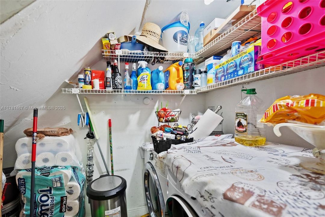 Недавно продано: $240,000 (2 спален, 1 ванн, 1043 Квадратных фут)