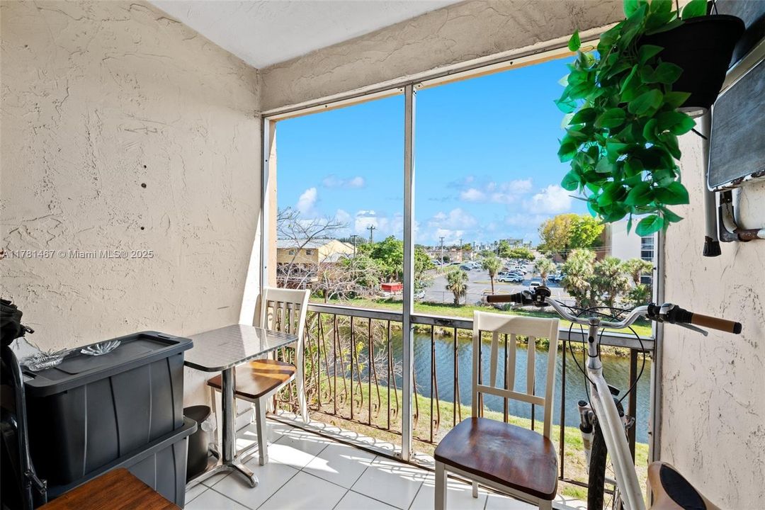 Недавно продано: $240,000 (2 спален, 1 ванн, 1043 Квадратных фут)