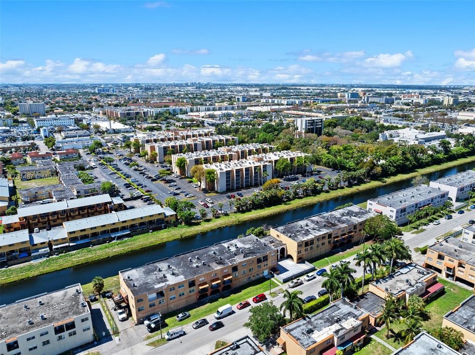 Недавно продано: $240,000 (2 спален, 1 ванн, 1043 Квадратных фут)