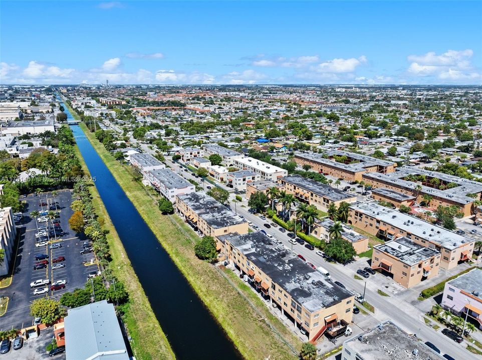 Недавно продано: $240,000 (2 спален, 1 ванн, 1043 Квадратных фут)