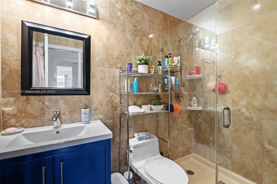 Недавно продано: $240,000 (2 спален, 1 ванн, 1043 Квадратных фут)