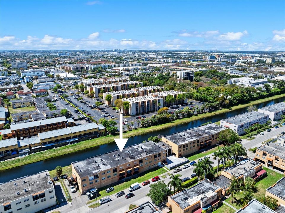 Недавно продано: $240,000 (2 спален, 1 ванн, 1043 Квадратных фут)