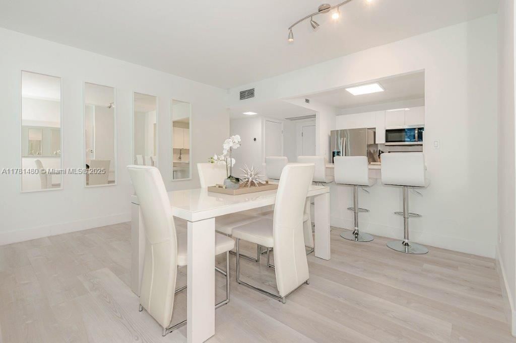 На продажу: $1,399,000 (1 спален, 1 ванн, 900 Квадратных фут)