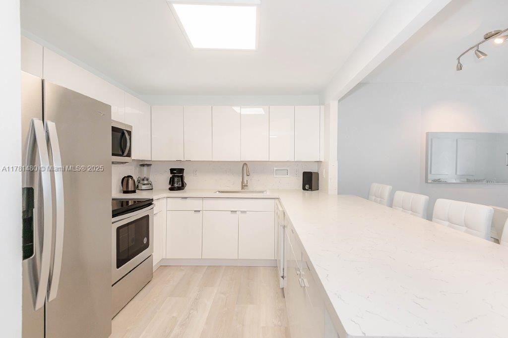 На продажу: $1,399,000 (1 спален, 1 ванн, 900 Квадратных фут)