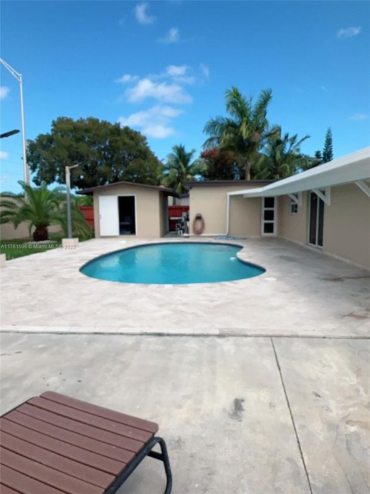 Recently Sold: $560,000 (3 beds, 2 baths, 1283 Square Feet)