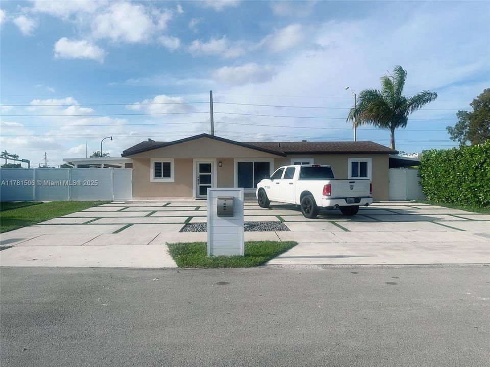 Recently Sold: $560,000 (3 beds, 2 baths, 1283 Square Feet)