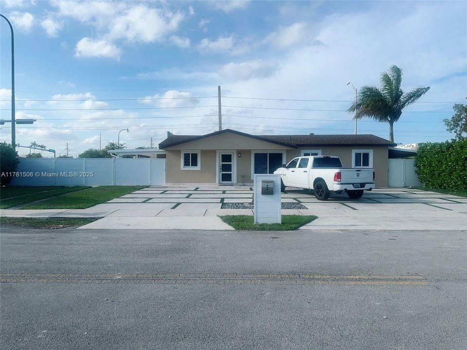 Recently Sold: $560,000 (3 beds, 2 baths, 1283 Square Feet)