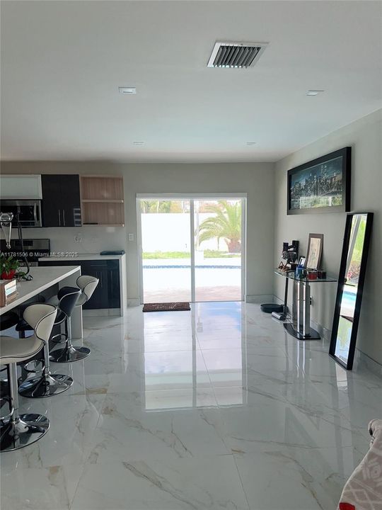 Recently Sold: $560,000 (3 beds, 2 baths, 1283 Square Feet)