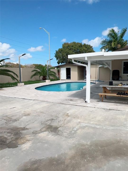 Recently Sold: $560,000 (3 beds, 2 baths, 1283 Square Feet)