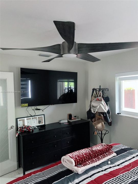 Recently Sold: $560,000 (3 beds, 2 baths, 1283 Square Feet)