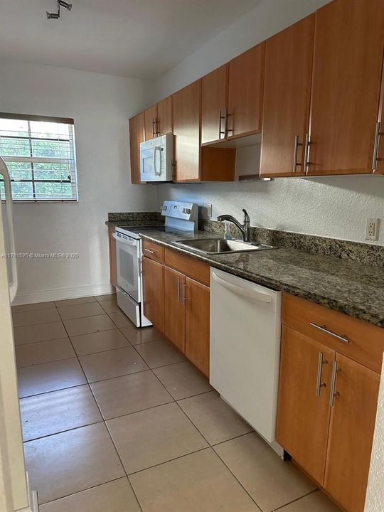 待售: $600,000 (3 贝兹, 2 浴室, 1408 平方英尺)