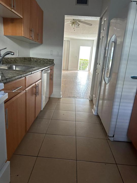 待售: $600,000 (3 贝兹, 2 浴室, 1408 平方英尺)