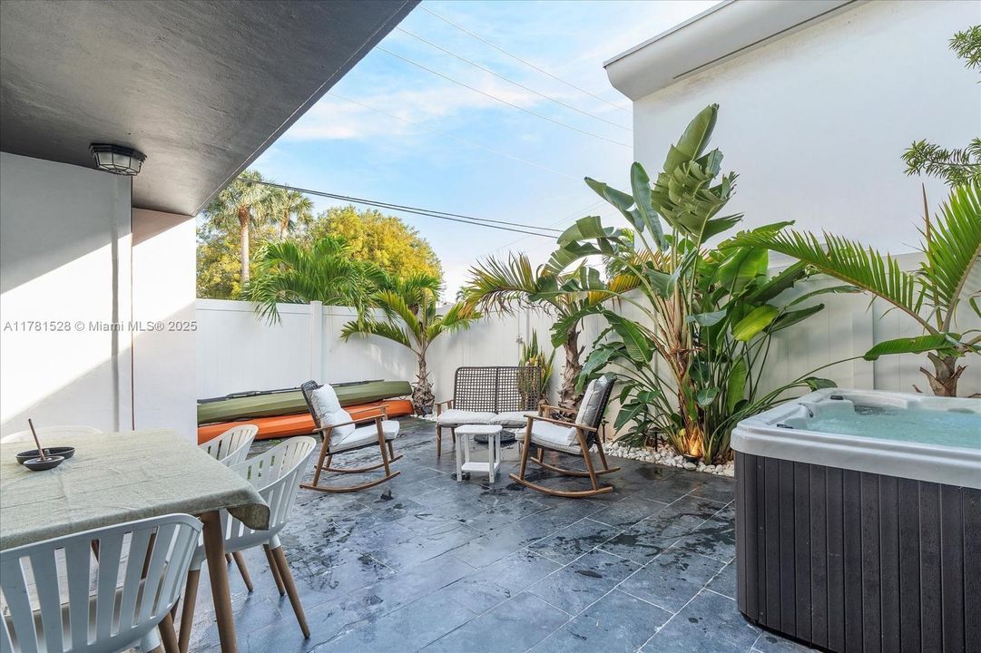 最近租的: $5,300 (3 贝兹, 2 浴室, 1632 平方英尺)