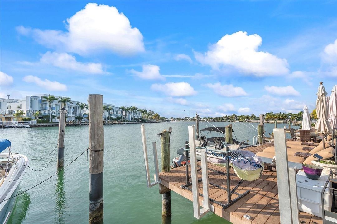 最近租的: $5,300 (3 贝兹, 2 浴室, 1632 平方英尺)