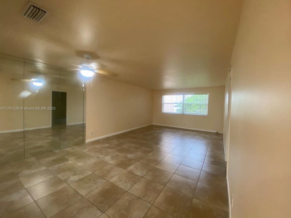 For Sale: $125,500 (2 beds, 2 baths, 970 Square Feet)