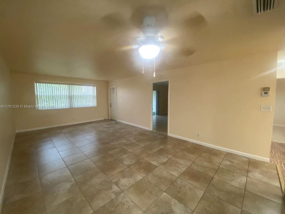 For Sale: $125,500 (2 beds, 2 baths, 970 Square Feet)