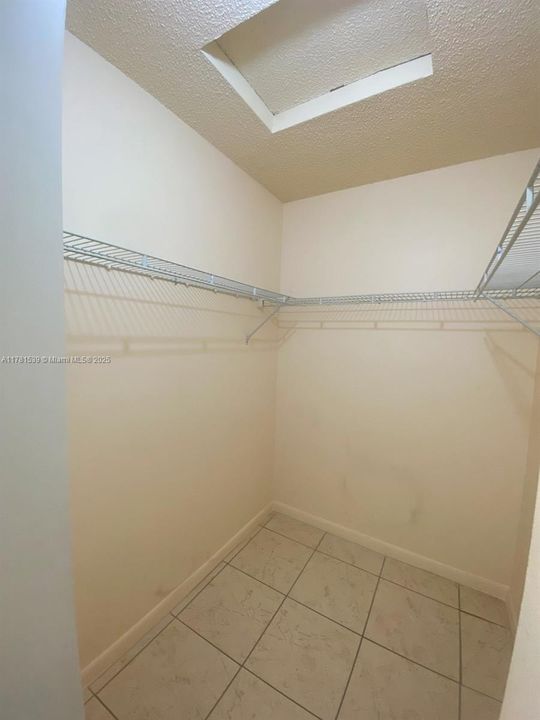 For Sale: $125,500 (2 beds, 2 baths, 970 Square Feet)