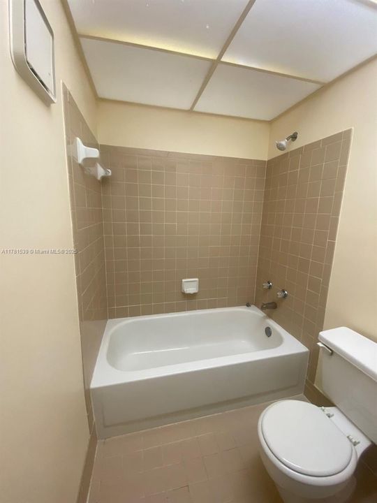 For Sale: $125,500 (2 beds, 2 baths, 970 Square Feet)