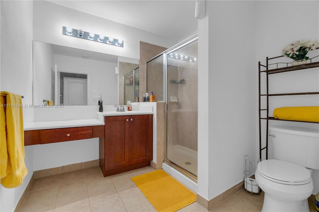 Vendido Recientemente: $385,000 (3 camas, 2 baños, 1850 Pies cuadrados)