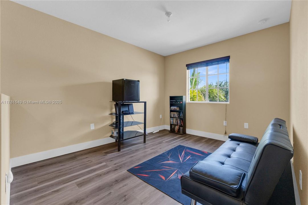 Vendido Recientemente: $385,000 (3 camas, 2 baños, 1850 Pies cuadrados)