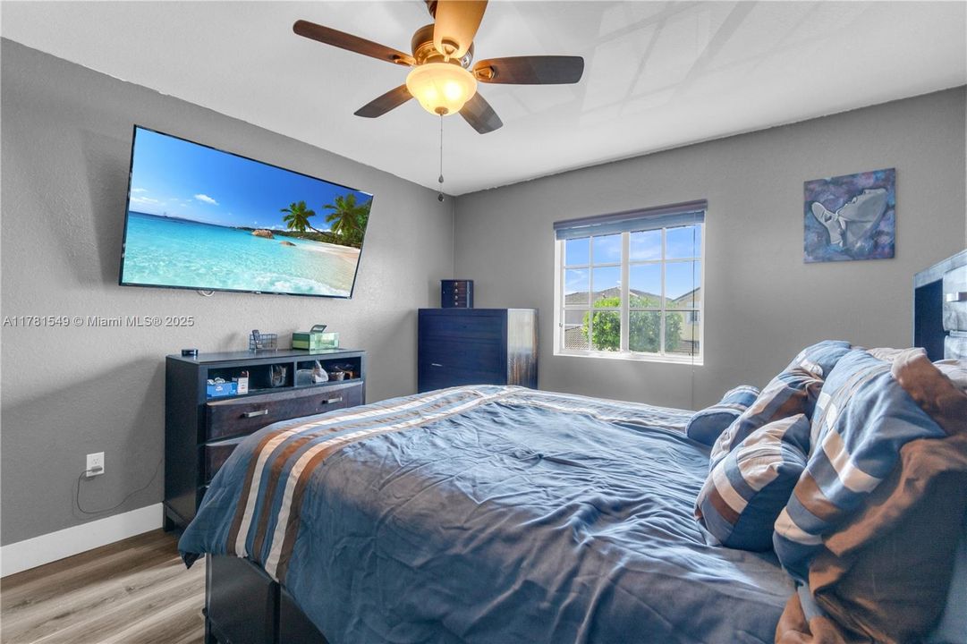 Vendido Recientemente: $385,000 (3 camas, 2 baños, 1850 Pies cuadrados)