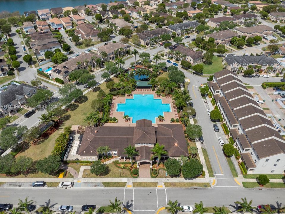 Vendido Recientemente: $385,000 (3 camas, 2 baños, 1850 Pies cuadrados)