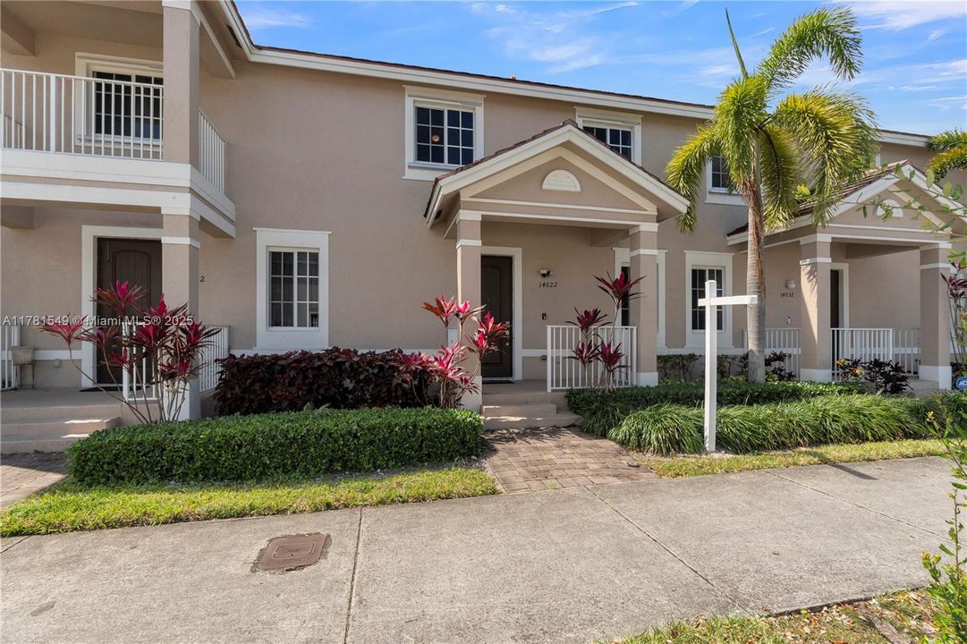 Vendido Recientemente: $385,000 (3 camas, 2 baños, 1850 Pies cuadrados)