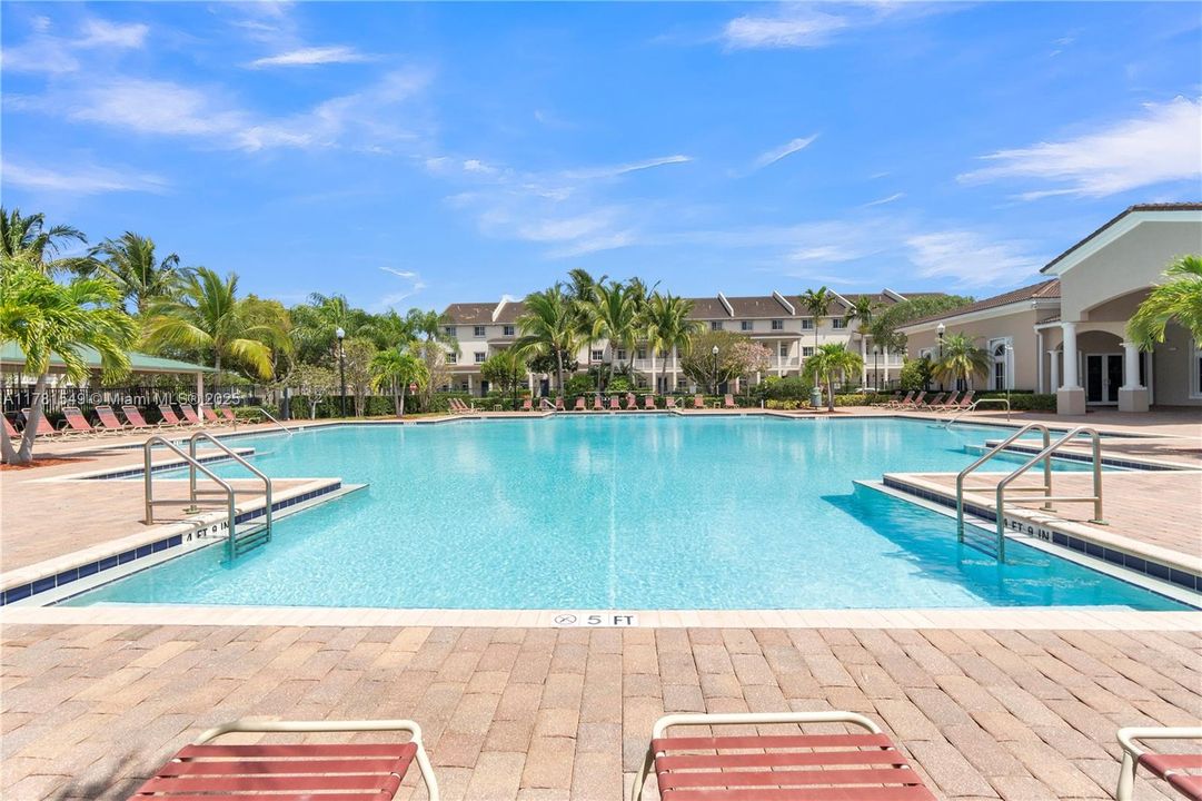 Vendido Recientemente: $385,000 (3 camas, 2 baños, 1850 Pies cuadrados)