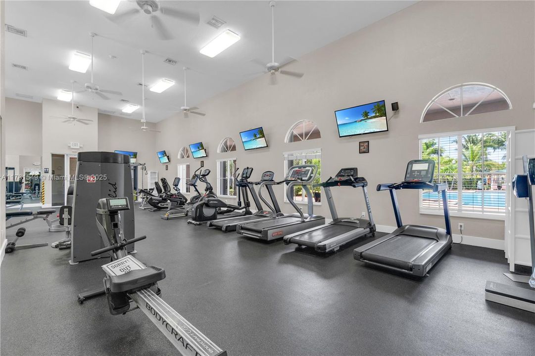 Vendido Recientemente: $385,000 (3 camas, 2 baños, 1850 Pies cuadrados)