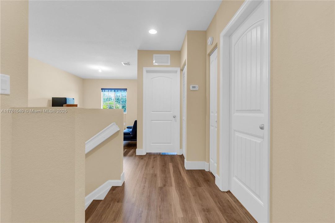 Vendido Recientemente: $385,000 (3 camas, 2 baños, 1850 Pies cuadrados)