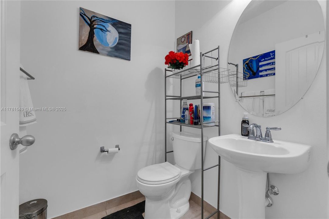 Vendido Recientemente: $385,000 (3 camas, 2 baños, 1850 Pies cuadrados)