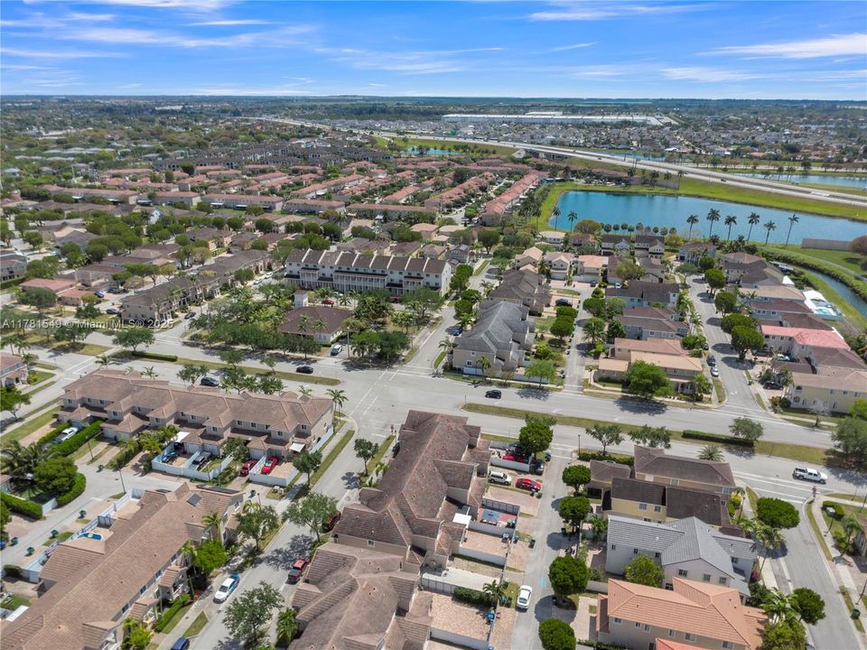 Vendido Recientemente: $385,000 (3 camas, 2 baños, 1850 Pies cuadrados)