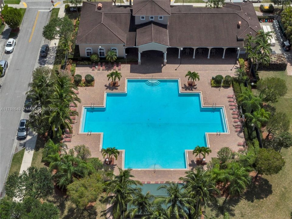 Vendido Recientemente: $385,000 (3 camas, 2 baños, 1850 Pies cuadrados)