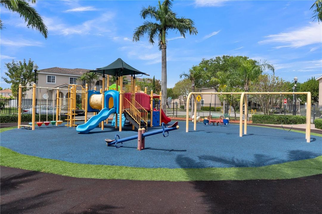 Vendido Recientemente: $385,000 (3 camas, 2 baños, 1850 Pies cuadrados)