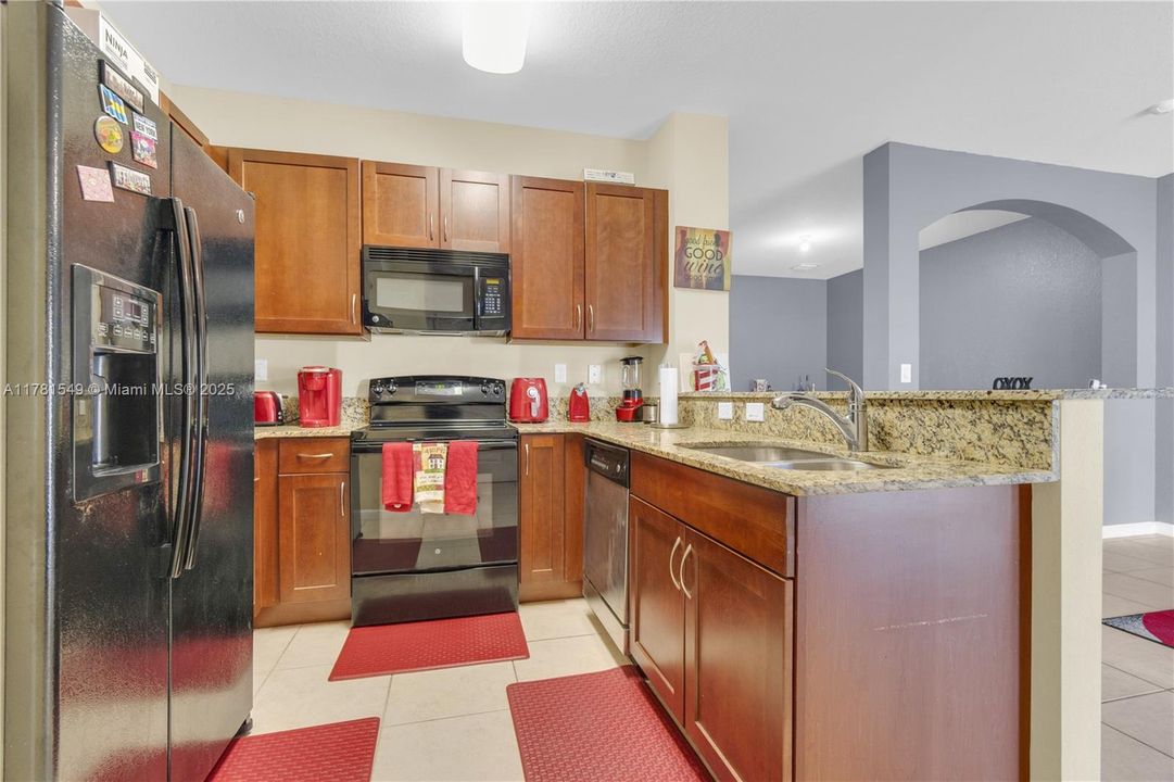 Vendido Recientemente: $385,000 (3 camas, 2 baños, 1850 Pies cuadrados)