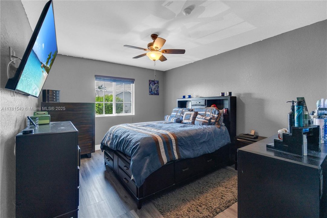 Vendido Recientemente: $385,000 (3 camas, 2 baños, 1850 Pies cuadrados)