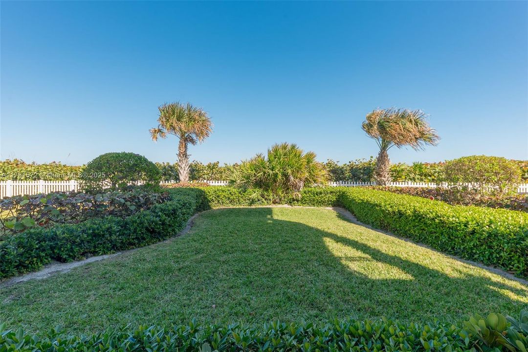 For Sale: $3,095,000 (5 beds, 4 baths, 3886 Square Feet)