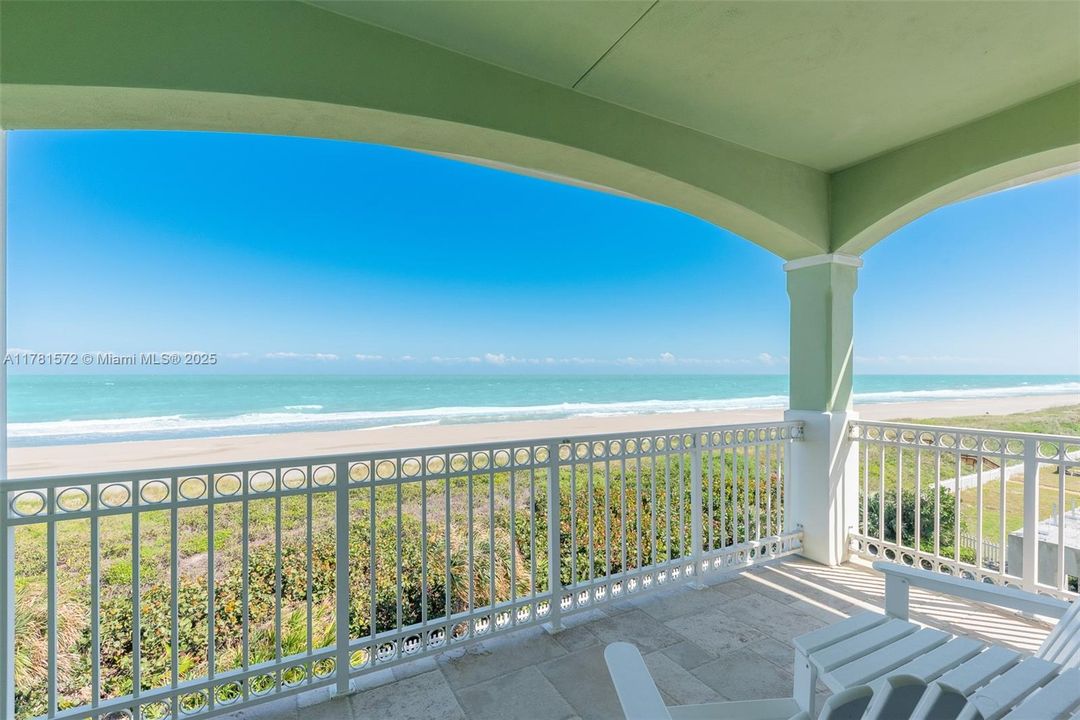 For Sale: $3,095,000 (5 beds, 4 baths, 3886 Square Feet)