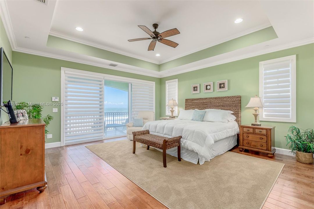 For Sale: $3,095,000 (5 beds, 4 baths, 3886 Square Feet)