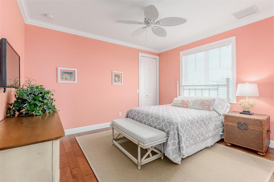 For Sale: $3,095,000 (5 beds, 4 baths, 3886 Square Feet)