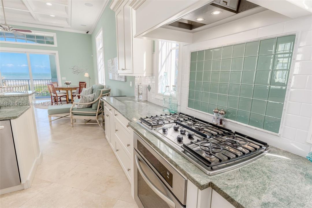 For Sale: $3,095,000 (5 beds, 4 baths, 3886 Square Feet)