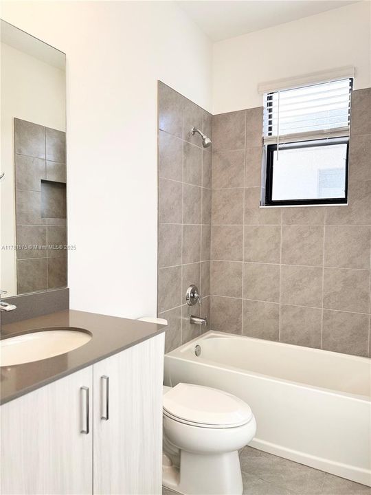 Active With Contract: $380,000 (3 beds, 2 baths, 1924 Square Feet)