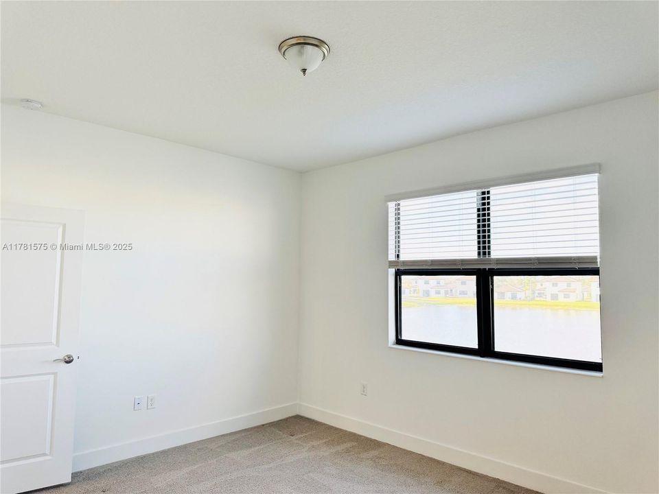 Active With Contract: $380,000 (3 beds, 2 baths, 1924 Square Feet)