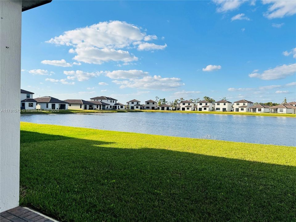 Active With Contract: $380,000 (3 beds, 2 baths, 1924 Square Feet)