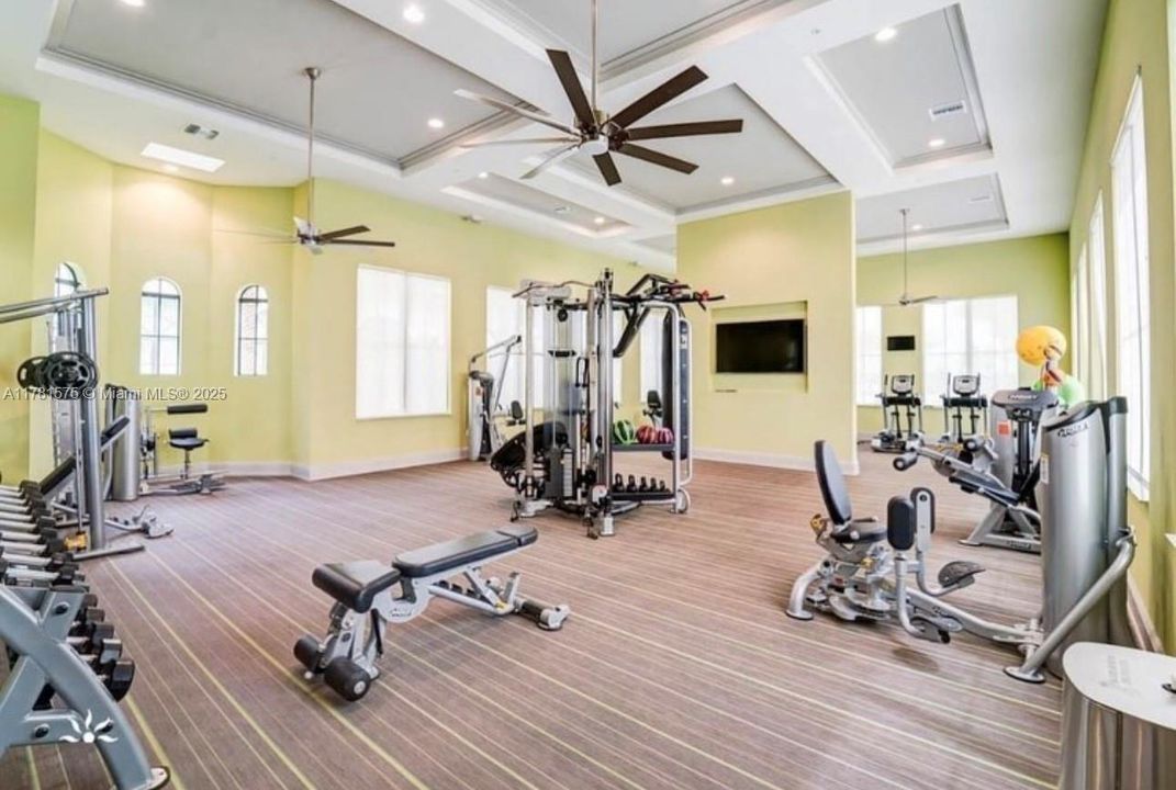 Active With Contract: $380,000 (3 beds, 2 baths, 1924 Square Feet)