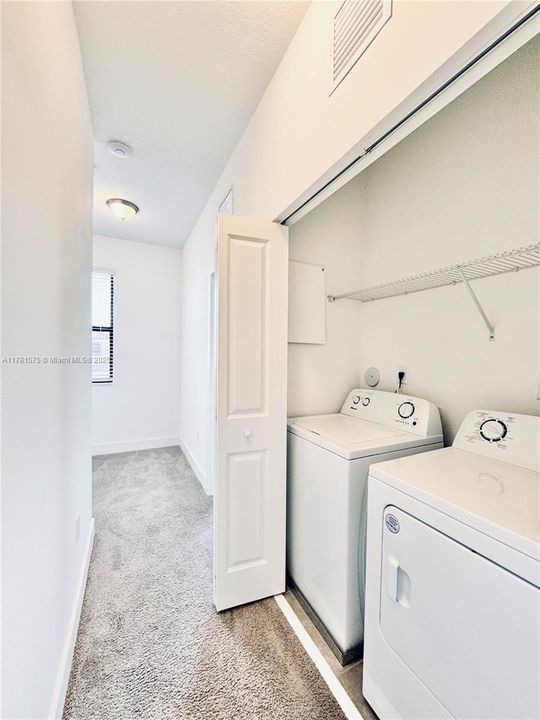 Active With Contract: $380,000 (3 beds, 2 baths, 1924 Square Feet)