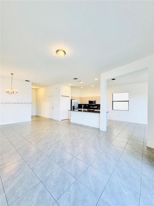 Active With Contract: $380,000 (3 beds, 2 baths, 1924 Square Feet)