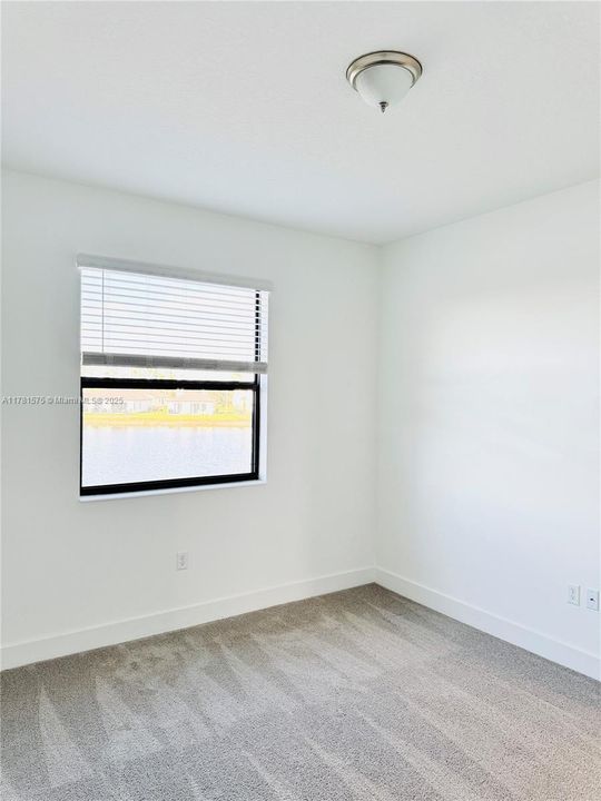 Active With Contract: $380,000 (3 beds, 2 baths, 1924 Square Feet)