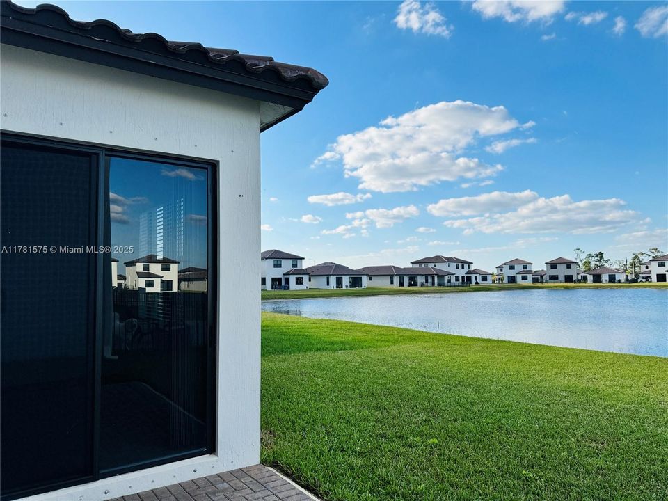 Active With Contract: $380,000 (3 beds, 2 baths, 1924 Square Feet)