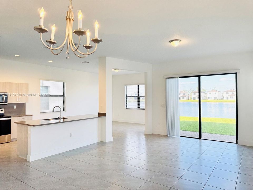 Active With Contract: $380,000 (3 beds, 2 baths, 1924 Square Feet)